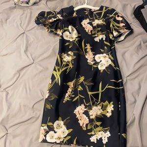 lightly worn excellent quality hi Tommy Hilfiger dress women’s size 4